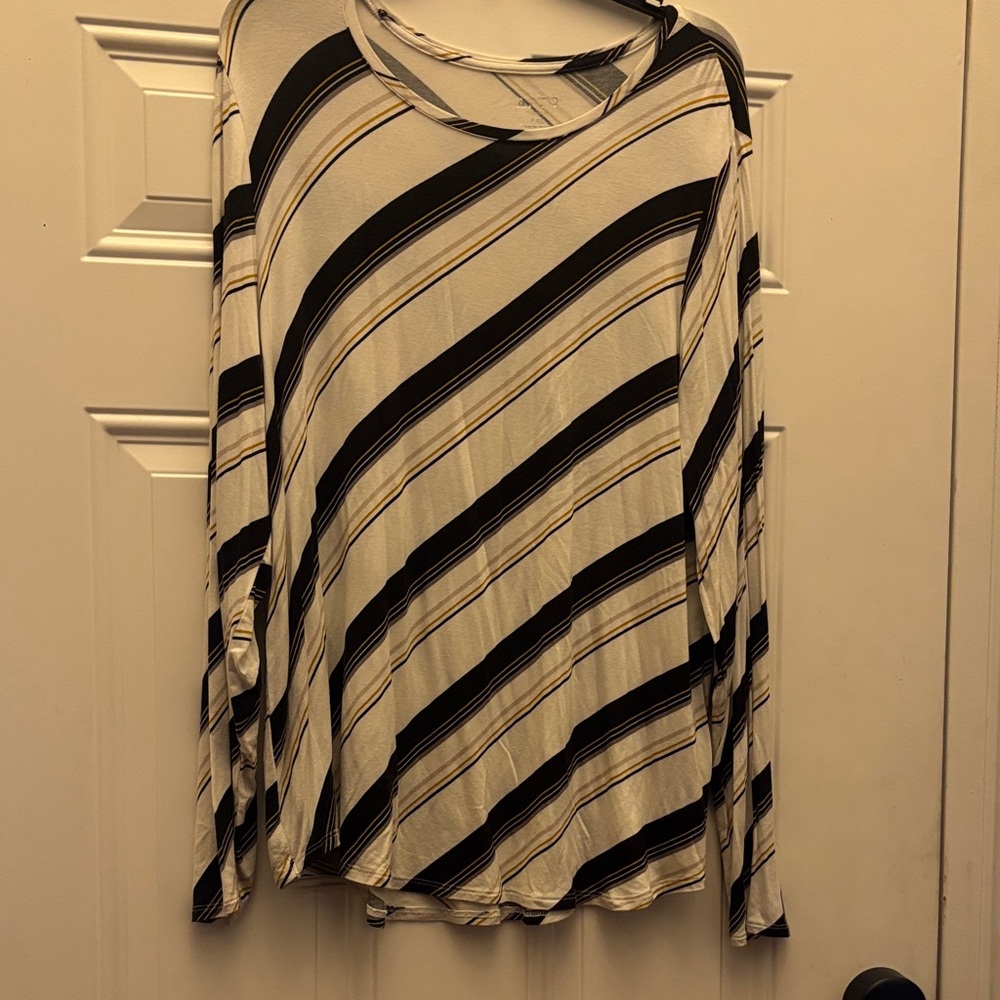Apt. 9 Essentials XXL Top with Black and Tan Accents